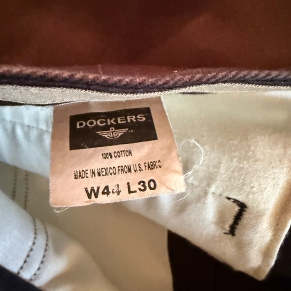 Dockers No Wrinkle Twill Classic Fit Pleated Pants in Size 44x30 - Picture 7 of 9